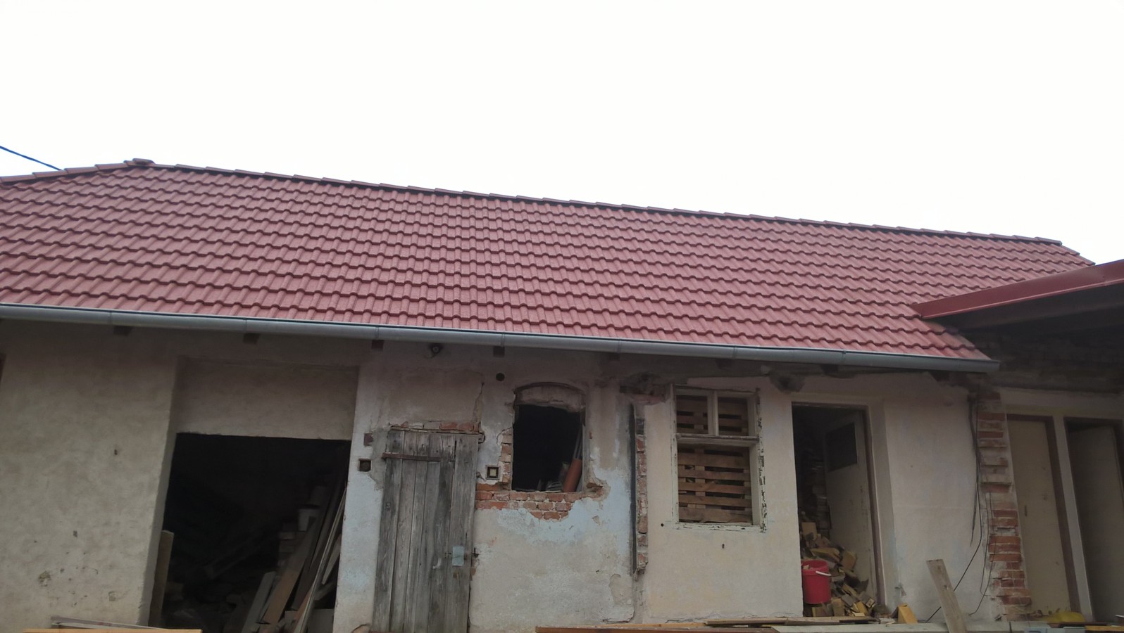 Rekonstrukce střechy Žerotice – betonová krytina
