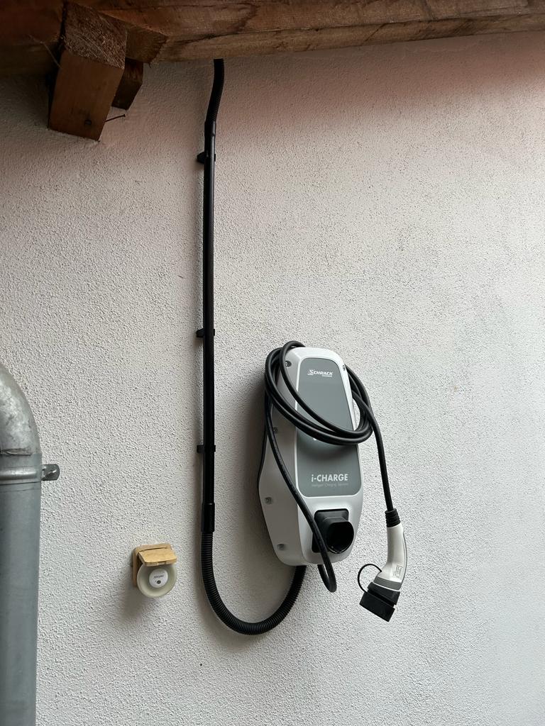 Fotovoltaická elektrárna - auto nabíječka - Elektro Topení s.r.o. - Hladík
